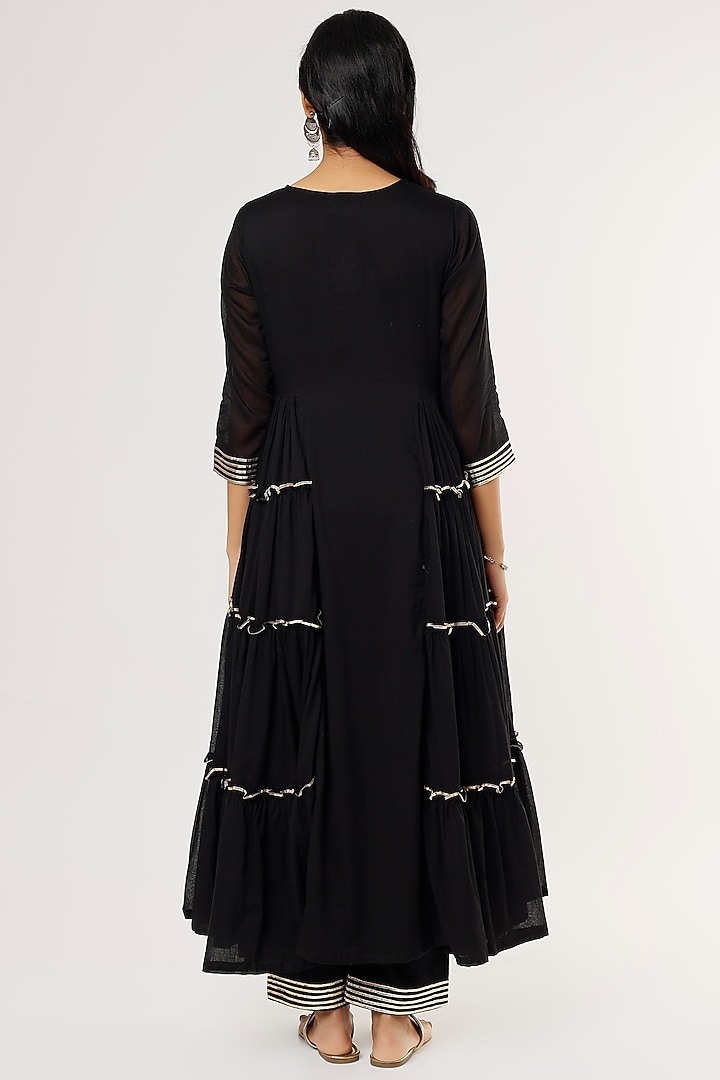 Black Mulmul Kurta Set by Omaana Jaipure at Pernia's Pop Up Shop