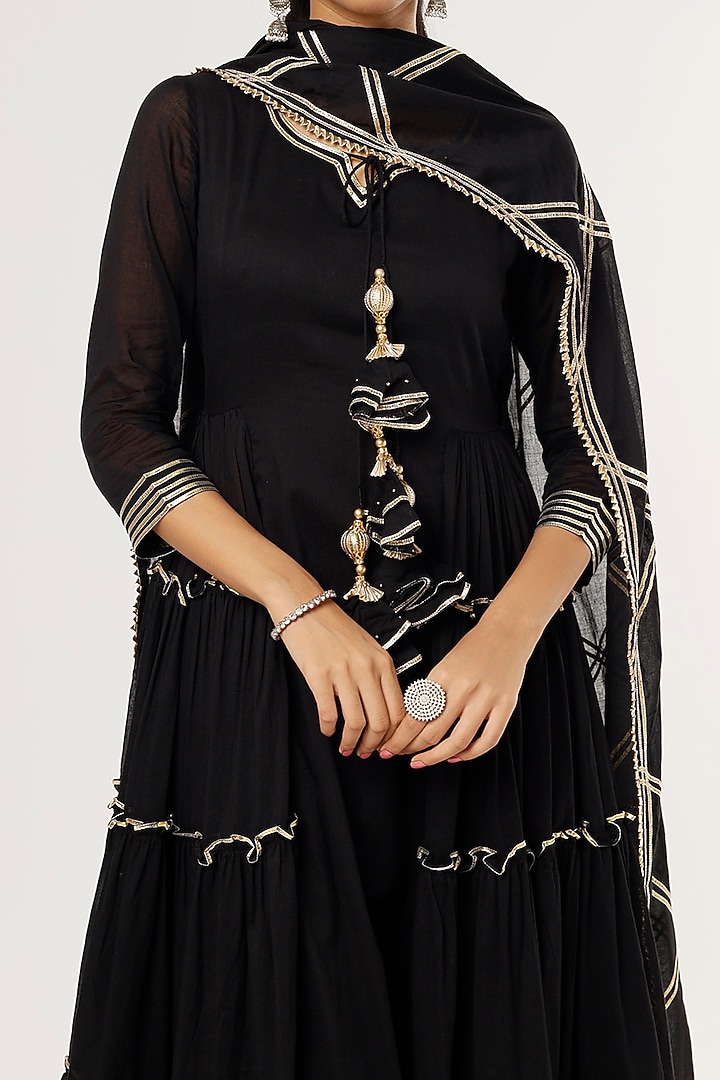Black Mulmul Kurta Set by Omaana Jaipure at Pernia's Pop Up Shop