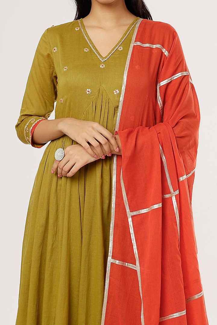 Mehendi Green Embroidered Anarkali Kurta Set by Omaana Jaipure at Pernia's Pop Up Shop