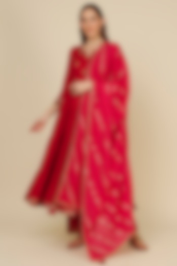 Red Embroidered Kurta Set by Omaana Jaipure