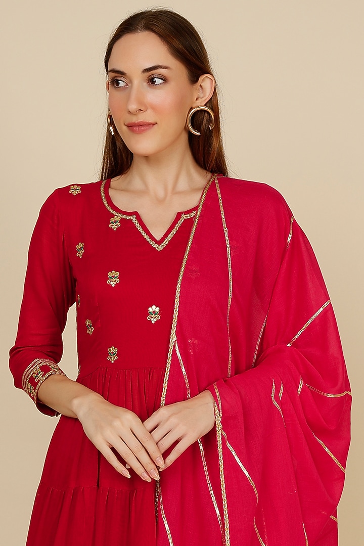 Red Embroidered Kurta Set by Omaana Jaipure at Pernia's Pop Up Shop