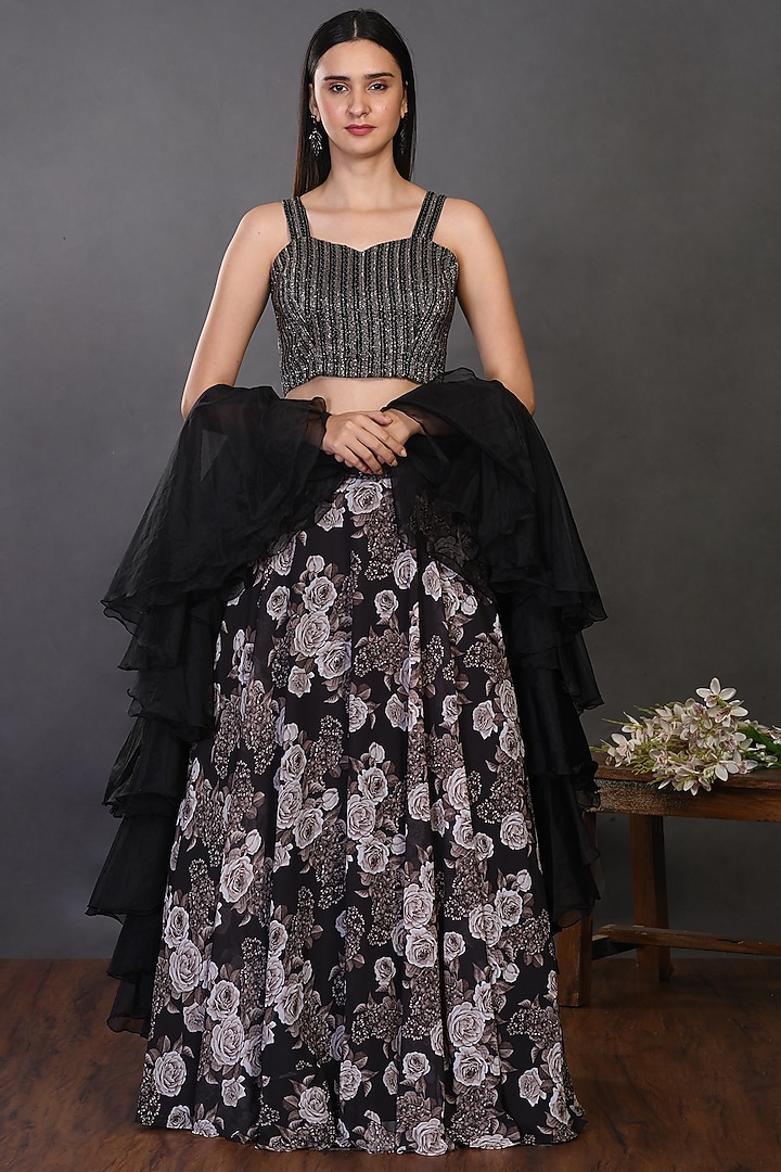 Black Embroidered Lehenga Set by Onaya at Pernia's Pop Up Shop