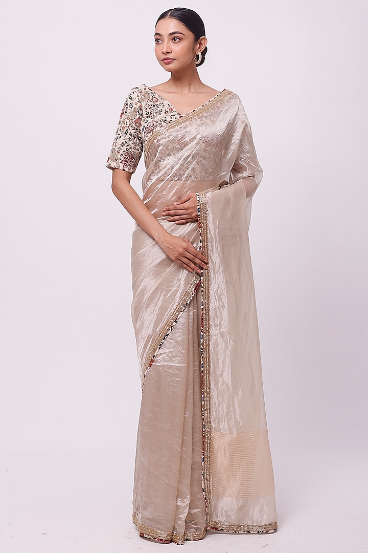 Off-White Handloom Saree Set by Onaya