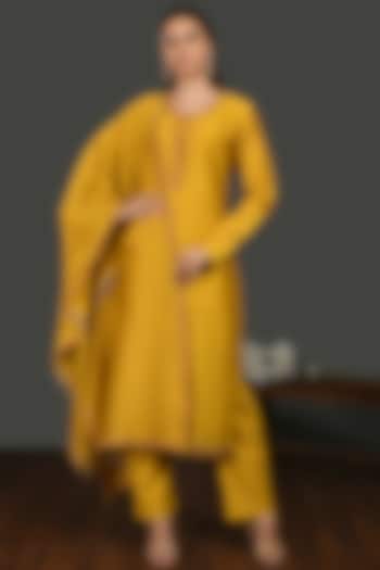 Mustard Embroidered A-Line Kurta Set by Onaya at Pernia's Pop Up Shop
