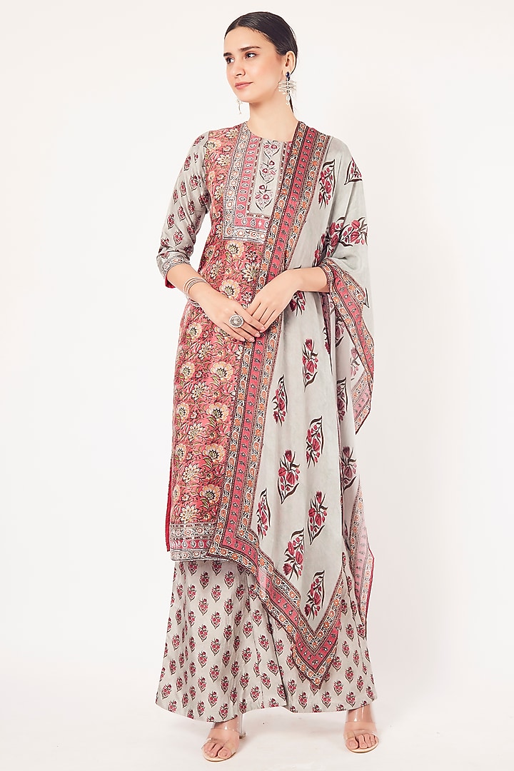 Off-White Embroidered Kurta Set by Onaya at Pernia's Pop Up Shop