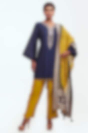 Navy Blue Chanderi Embellished Kurta Set by Onaya at Pernia's Pop Up Shop