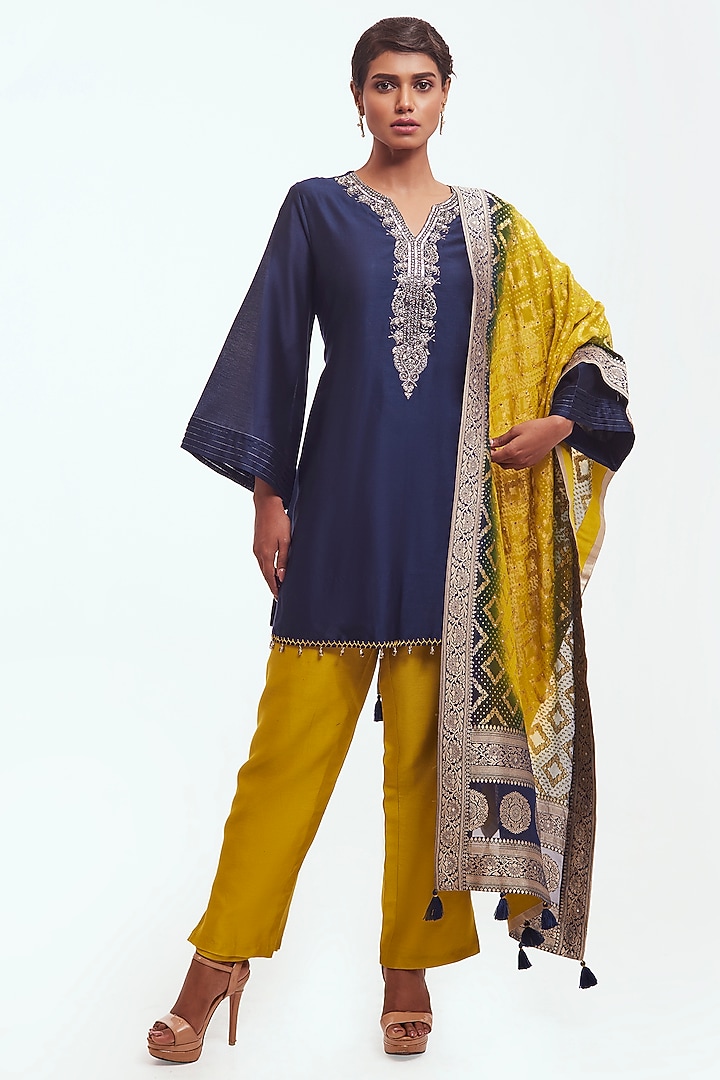 Navy Blue Chanderi Embellished Kurta Set by Onaya at Pernia's Pop Up Shop