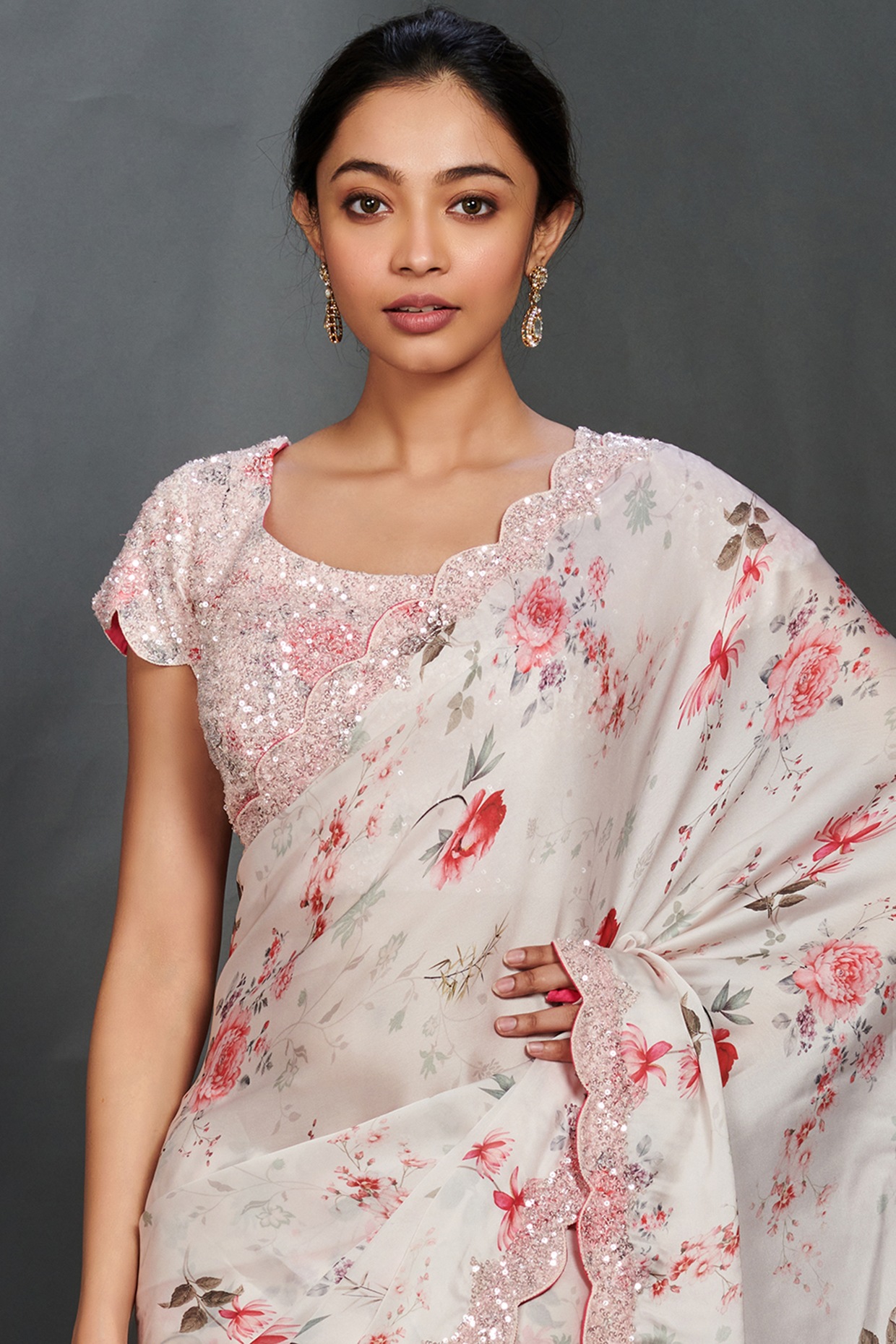 Party Wear white Chiffon Floral Printed Saree, 6.3 m (with blouse piece) at  Rs 699/piece in Surat