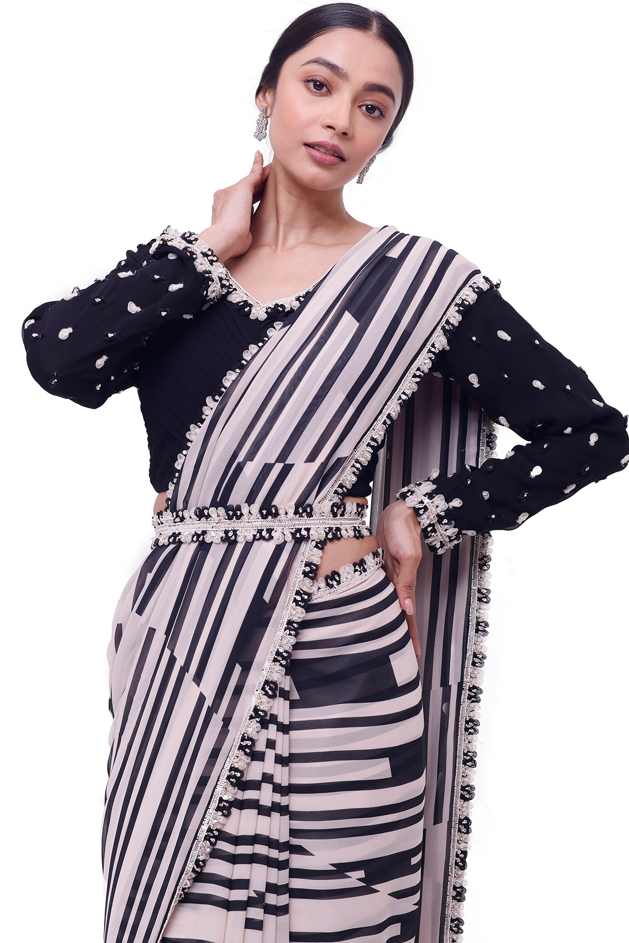 FLOURISHING STRIPE SHOW SAREE WITH NARGIS-E-SIAH BLOUSE – Store No.6