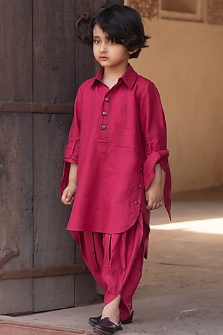 Candy-Red Embroidered Pathani Kurta Set For Girls by Onari kids