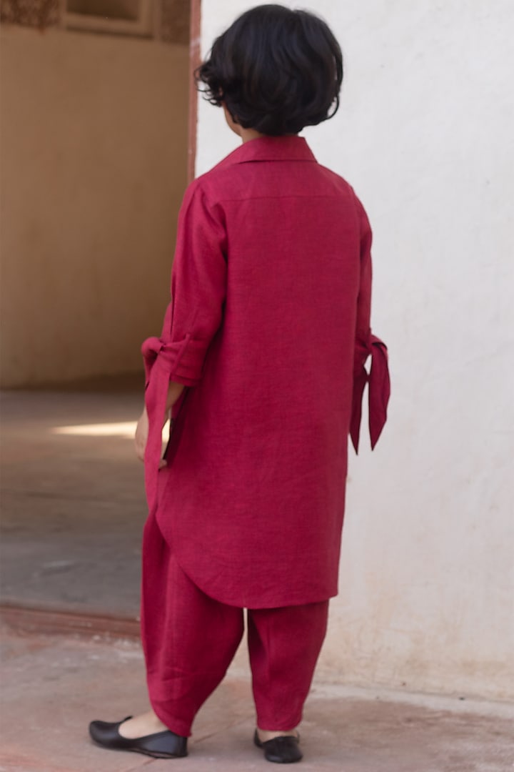 Candy-Red Embroidered Pathani Kurta Set For Girls by Onari kids at Pernia's Pop Up Shop