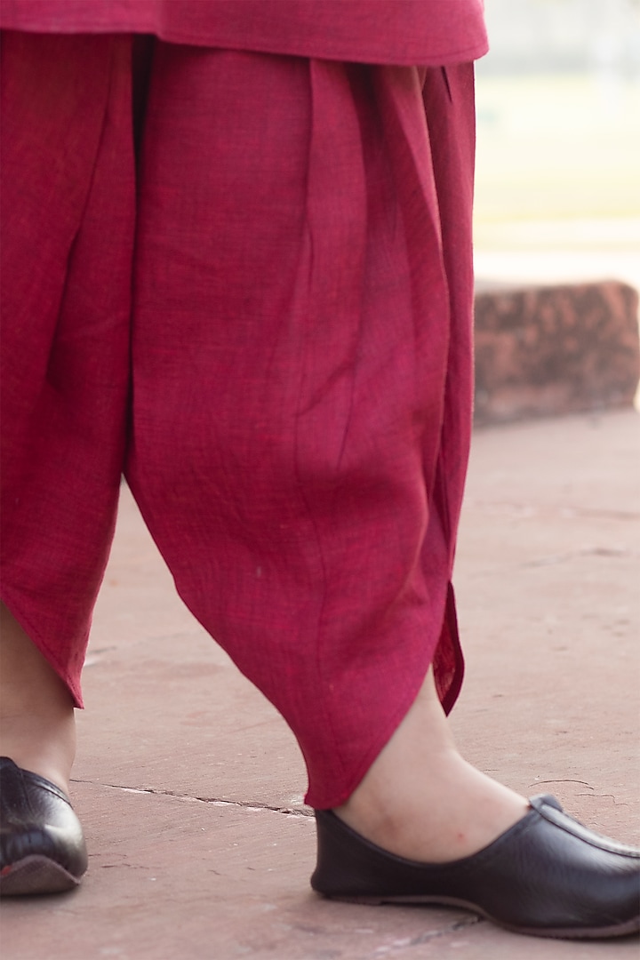 Candy-Red Embroidered Pathani Kurta Set For Girls by Onari kids at Pernia's Pop Up Shop