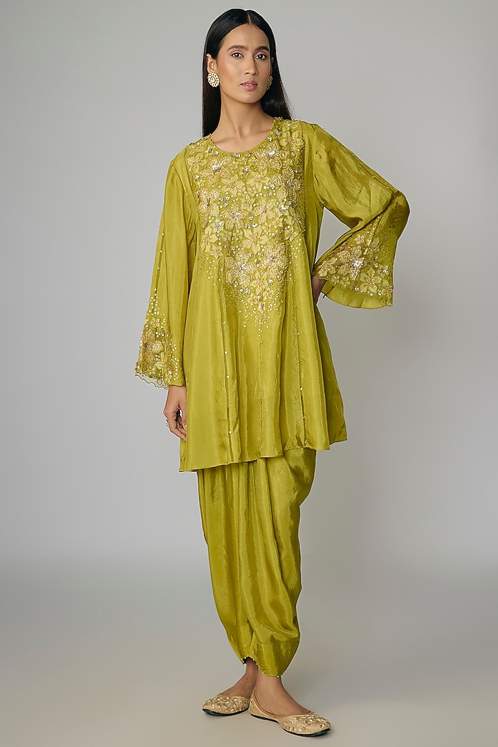Henna-Colored Silk Embroidered Kurta Set by One not two at Pernia's Pop Up Shop