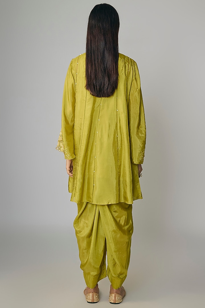 Henna-Colored Silk Embroidered Kurta Set by One not two at Pernia's Pop Up Shop