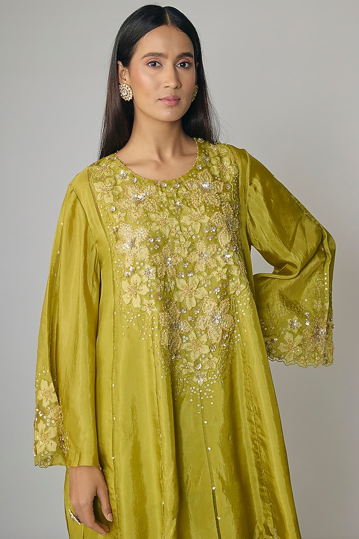 Henna-Colored Silk Embroidered Kurta Set by One not two at Pernia's Pop Up Shop