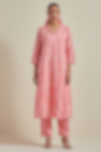 Peach Viscose Silk Floral Thread Embroidered Kurta Set by One not two at Pernia's Pop Up Shop