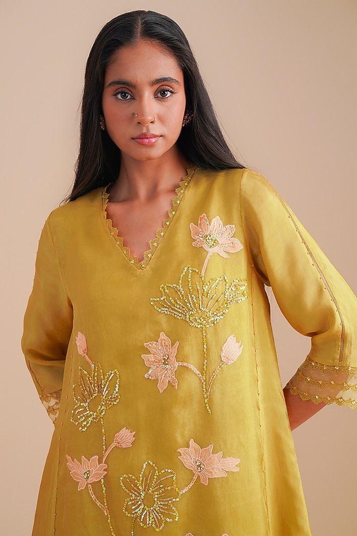 Daffodil Silk & Organza Hand Embroidered Kurta Set by One not two at Pernia's Pop Up Shop