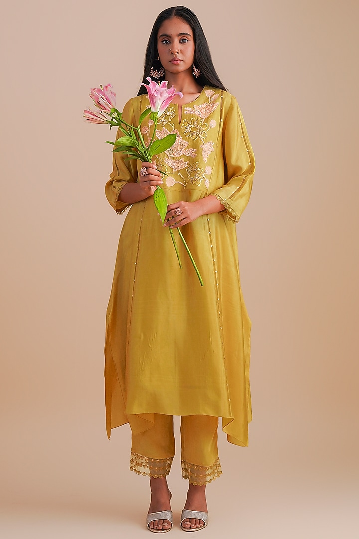 Daffodil Silk & Organza Floral Hand Embroidered Kurta Set by One not two at Pernia's Pop Up Shop