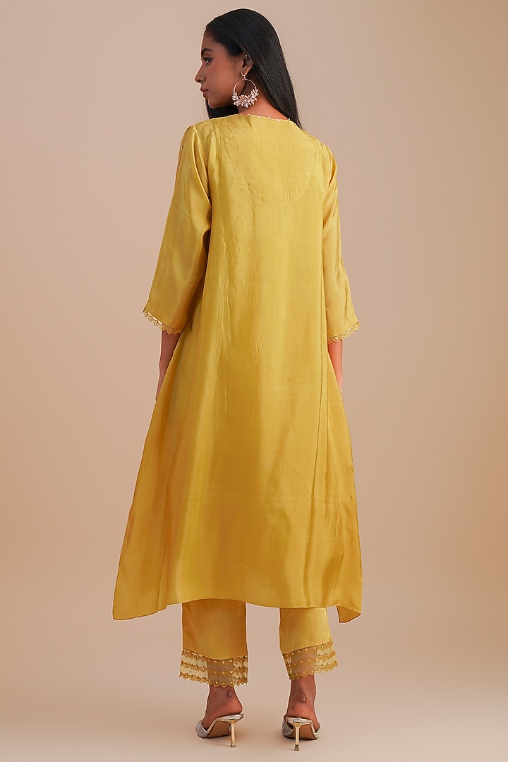 Daffodil Silk & Organza Floral Hand Embroidered Kurta Set by One not two at Pernia's Pop Up Shop