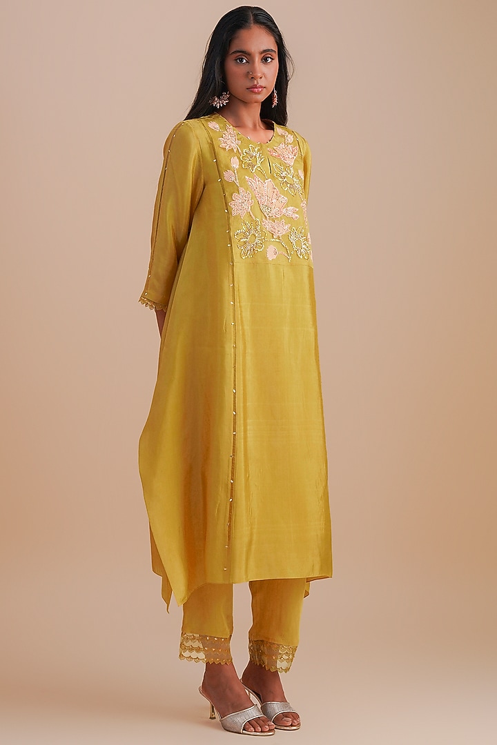 Daffodil Silk & Organza Floral Hand Embroidered Kurta Set by One not two at Pernia's Pop Up Shop