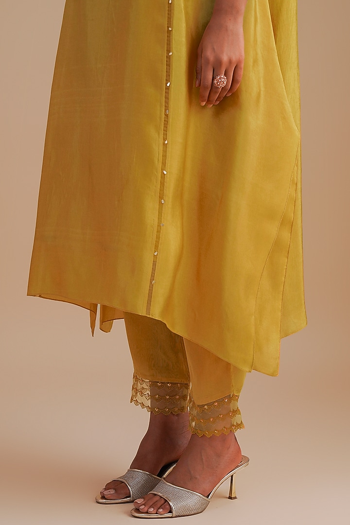 Daffodil Silk & Organza Floral Hand Embroidered Kurta Set by One not two at Pernia's Pop Up Shop