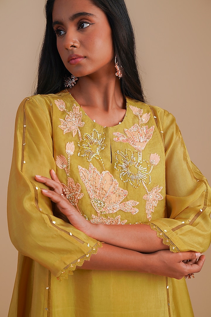 Daffodil Silk & Organza Floral Hand Embroidered Kurta Set by One not two at Pernia's Pop Up Shop