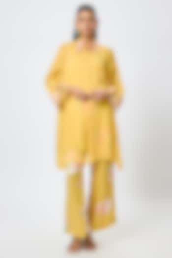 Daffodil Silk & Organza Hand Embroidered Kurta Set by One not two at Pernia's Pop Up Shop