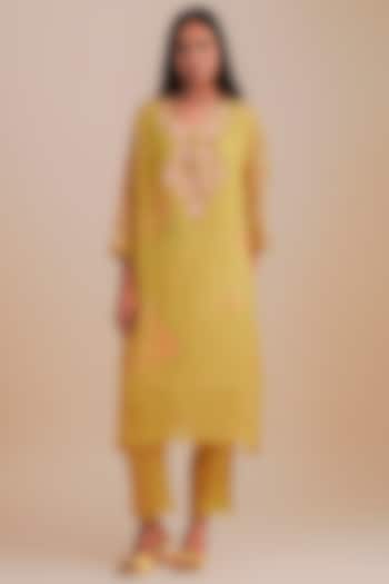 Daffodil Viscose Organza Floral Hand Embroidered Kurta Set by One not two at Pernia's Pop Up Shop