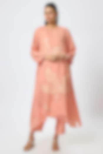Blush Silk Organza Hand Embroidered Kurta Set by One not two at Pernia's Pop Up Shop