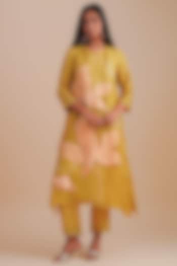 Daffodil Silk Organza Hand Embroidered Kurta Set by One not two at Pernia's Pop Up Shop
