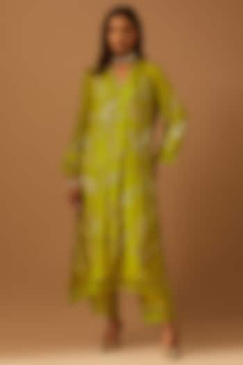 Henna-Colored Silk Hand Embroidered Kurta Set by One not two at Pernia's Pop Up Shop