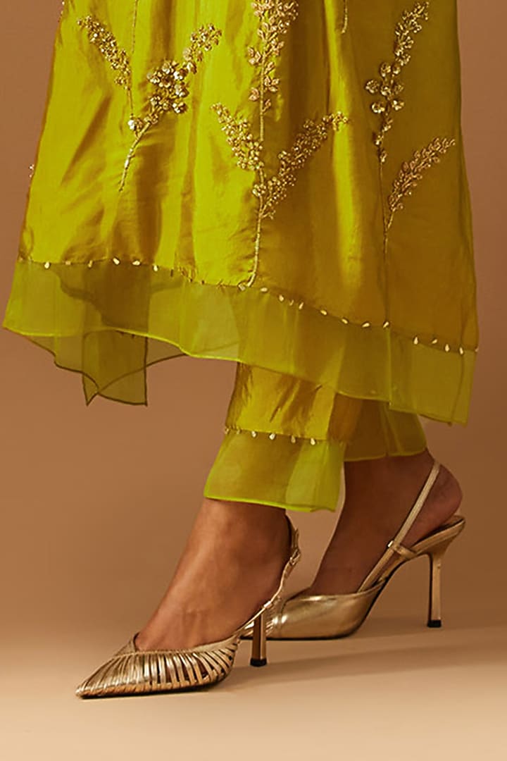 Henna-Colored Silk Hand Embroidered Kurta Set by One not two at Pernia's Pop Up Shop