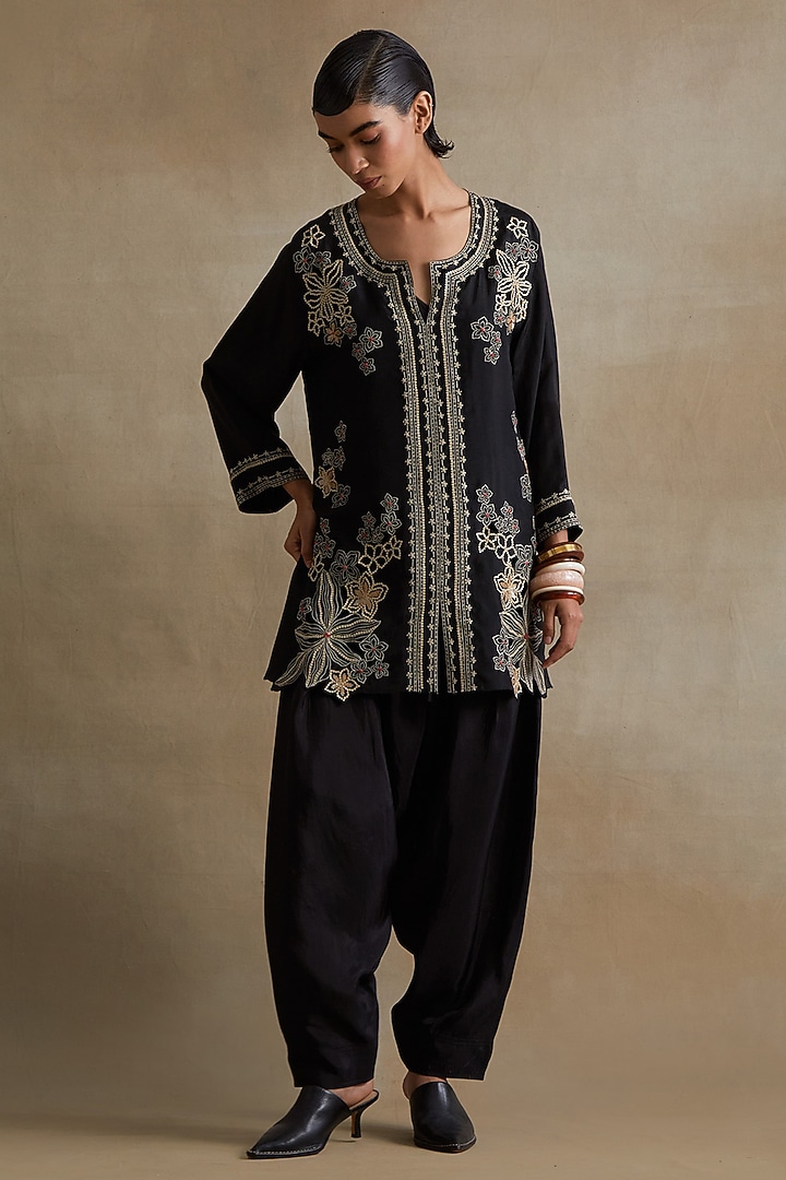 Black Silk Floral Cutwork Kurta Set by One not two at Pernia's Pop Up Shop