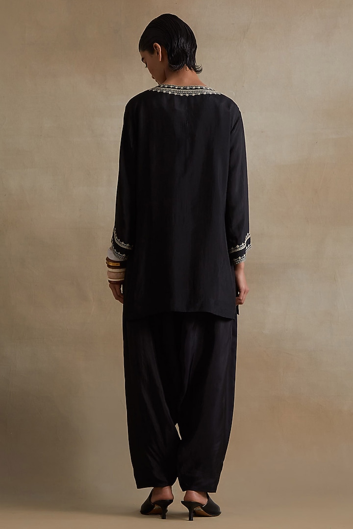 Black Silk Floral Cutwork Kurta Set by One not two at Pernia's Pop Up Shop