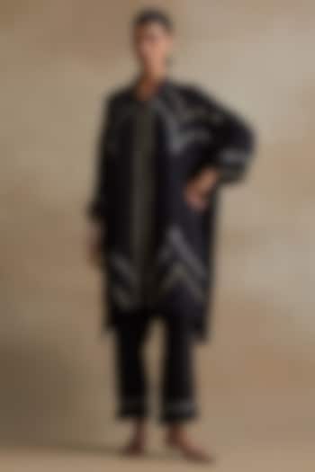 Black Silk Thread Embroidered Kurta Set by One not two at Pernia's Pop Up Shop