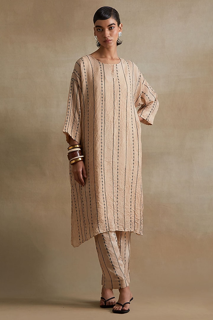 Clay Colored Silk Thread Embroidered Kurta Set by One not two at Pernia's Pop Up Shop