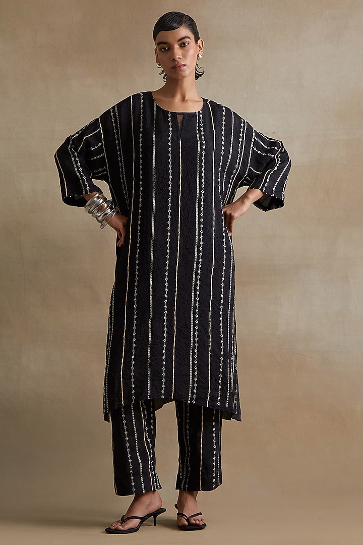 Black Silk Thread Embroidered Kurta Set by One not two at Pernia's Pop Up Shop