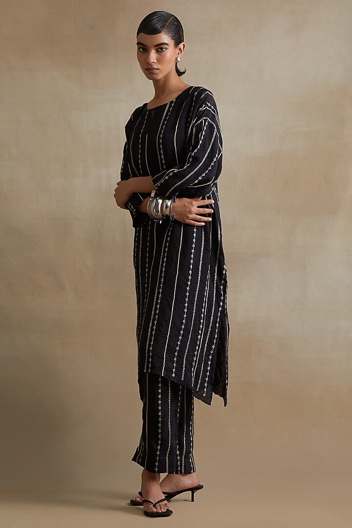 Black Silk Thread Embroidered Kurta Set by One not two at Pernia's Pop Up Shop