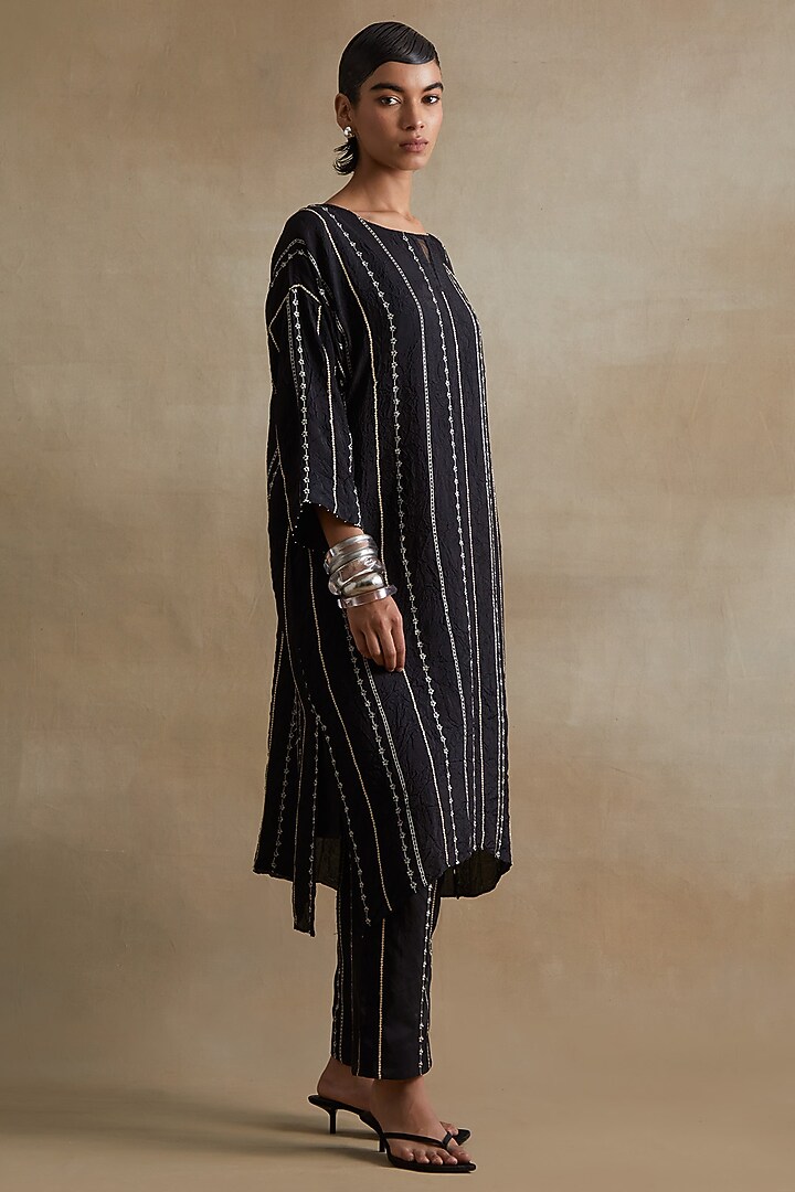Black Silk Thread Embroidered Kurta Set by One not two at Pernia's Pop Up Shop