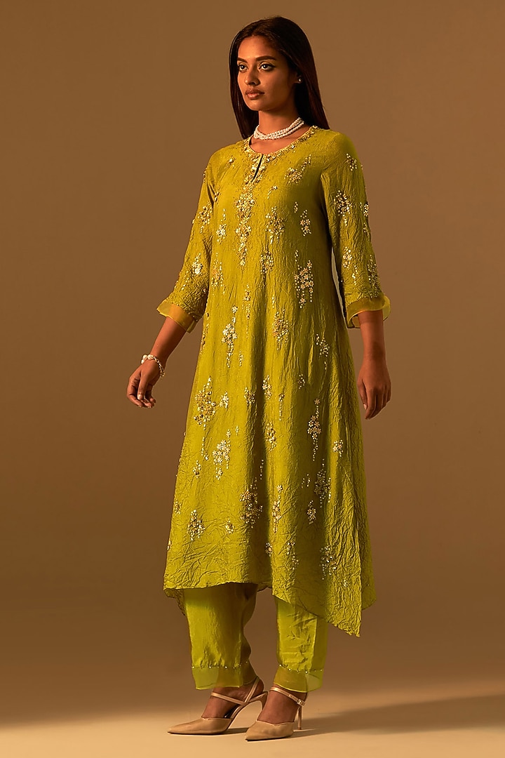 Henna-Colored Crushed Silk Thread Embroidered Kurta Set by One not two at Pernia's Pop Up Shop