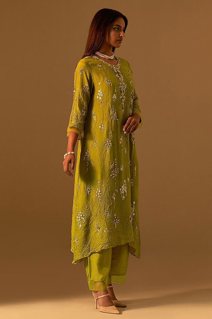 Henna-Colored Crushed Silk Thread Embroidered Kurta Set by One not two at Pernia's Pop Up Shop