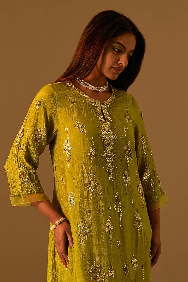 Henna-Colored Crushed Silk Thread Embroidered Kurta Set by One not two at Pernia's Pop Up Shop