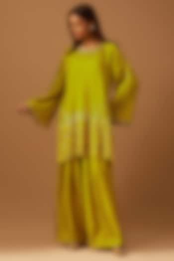 Henna-Colored Silk Floral Thread Embroidered Kurta Set by One not two at Pernia's Pop Up Shop