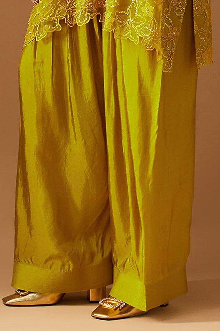 Henna-Colored Silk Floral Thread Embroidered Kurta Set by One not two at Pernia's Pop Up Shop