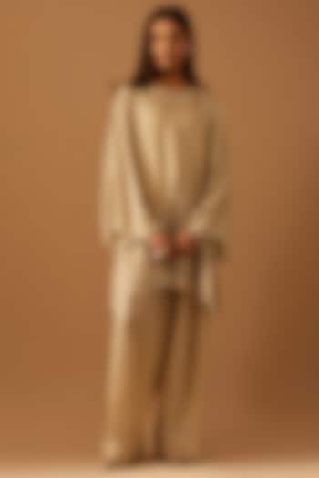 Shell-Colored Silk Floral Thread Embroidered Kurta Set by One not two at Pernia's Pop Up Shop