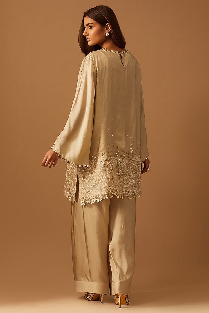 Shell-Colored Silk Floral Thread Embroidered Kurta Set by One not two at Pernia's Pop Up Shop