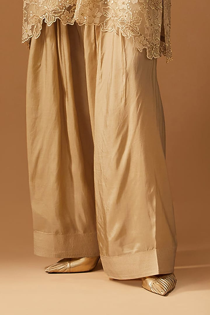 Shell-Colored Silk Floral Thread Embroidered Kurta Set by One not two at Pernia's Pop Up Shop