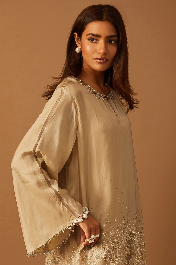 Shell-Colored Silk Floral Thread Embroidered Kurta Set by One not two at Pernia's Pop Up Shop