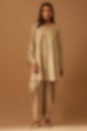Shell-Colored Silk Floral Applique Embroidered Kurta Set by One not two at Pernia's Pop Up Shop