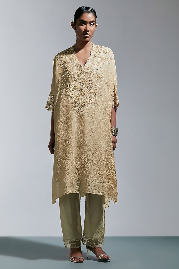 Shell-Colored Silk Floral Thread Embroidered Kurta Set by One not two at Pernia's Pop Up Shop